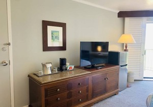 Oceanfront Kauai Beach Resort, 4 Pools, 75 foot Water Slide, Restaurants on site