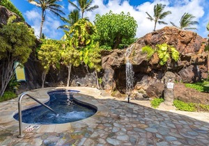 Oceanfront Kauai Beach Resort, 4 Pools, 75 foot Water Slide, Restaurants on site