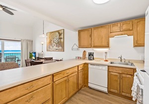 Pono Kai Resort B304, Oceanfront, Walk to Town, Steps to Beach, AC