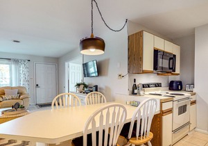 Quiet, single-level condo with a pool, fast WiFi, central AC, & a washer/dryer