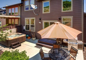 Retreat 1067 by Moose Mgmt.-Pvt. HotTub-Traeger-AC