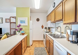 "Sea Haven: Oceanfront Getaway with Breathtaking Views at Wailua Bay View 305!"