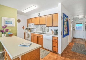"Sea Haven: Oceanfront Getaway with Breathtaking Views at Wailua Bay View 305!"