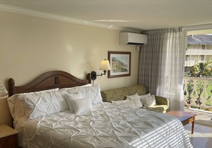 Studio Condo at ocean front resort with pool and ocean views