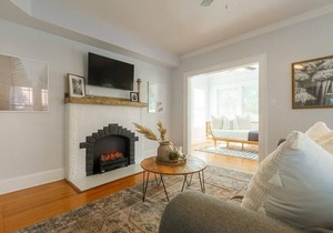 This duplex is a 2 bedroom(s), 1 bathrooms, located in Jacksonville, FL.
