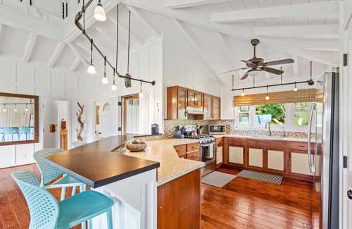 Kilauea House | 23 Acre Estate, Ocean and Sunset Views, Hot Tub, Private Beach Access, Jungle!