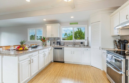 Princeville House | Amazing Views of Waterfalls, Hanalei Bay & Walk to Beach & Queens Bath