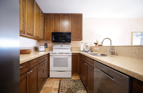 Wailua House Lots Condo | Breathtaking Oceanfront Views from Top Floor Condo at Wailua Bay View – A Coastal Paradise!