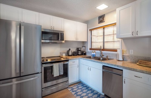Princeville Condo | Charming & Affordable Couple's Retreat w/Ocean Views from Every Room