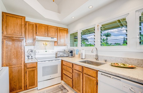 Princeville House | Full duplex w/fast WiFi, expansive mountain views, 2 balconies, pool & grills