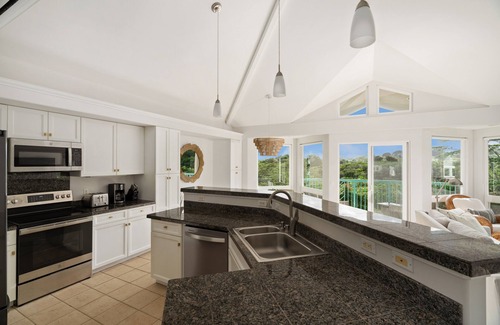 Princeville Condo | Luxurious Townhome with Lush Mountain Views North Shore Kauai