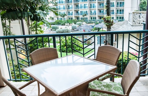 Wailua Condo | Luxury Ocean Front Property! Ocean& pool view. B204