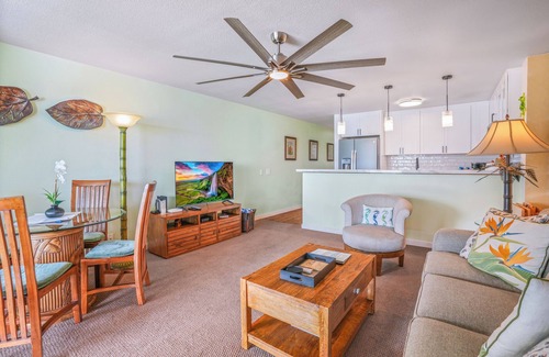Wailua Condo | "Oceanfront Condo: Coconut Tree & Ocean Views, Whale Watching, Paddlers, and Surfers at Wailua Bay!"