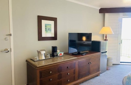 Hanamaulu Condo | Oceanfront Kauai Beach Resort, 4 Pools, 75 foot Water Slide, Restaurants on site
