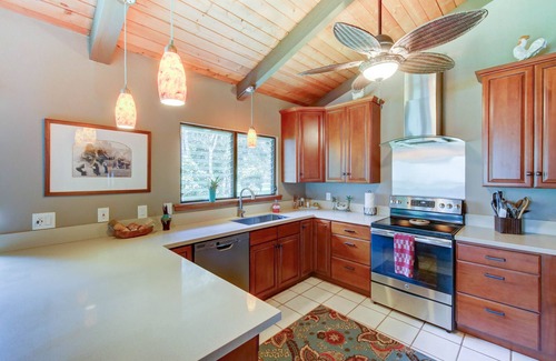 Princeville House | Stunning Princeville 3BR/3BA Home on Golf Course-Views, screened in Lanai🌴