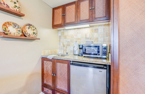 Wailua Apartment | Summer Special Rates*Escape to Kauai | Top Floor Oceanview Studio | Sleeps 2