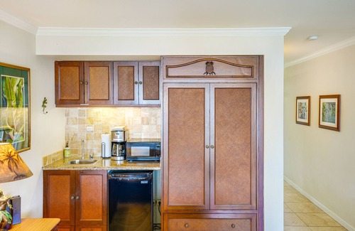 Wailua Apartment | Summer Specials at Islander on the Beach Top Floor Corner Studio with AC