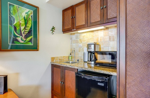 Wailua Apartment | Summer Specials at Islander on the Beach Top Floor Corner Studio with AC