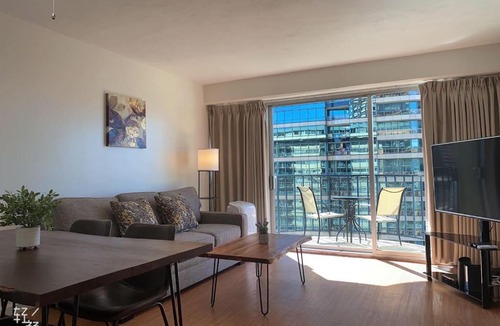 McCully - Moiliili Apartment | 05 FREE Parking 10 min beach 2br-Waikiki Ala Moana