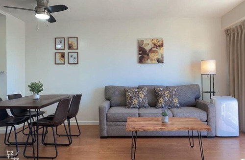 McCully - Moiliili Apartment | 05 FREE Parking 10 min beach 2br-Waikiki Ala Moana