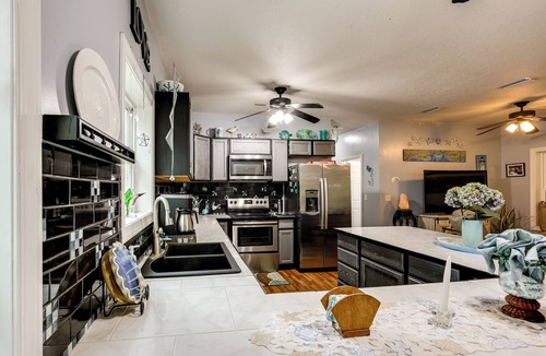 Valona House | 1/2 Mi to Sapelo River: Family Home w/Large Yard