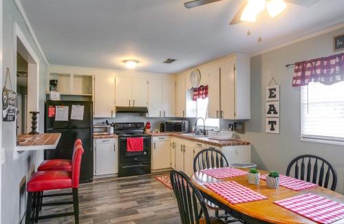 Vidalia House | 1 Mi to Dtwn! Quaint Vidalia Getaway w/Patio