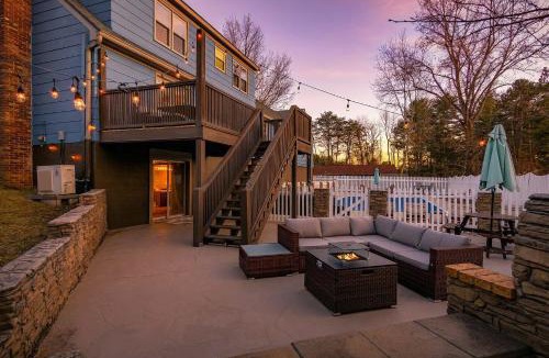 Asheville House | 10 mins to DT Asheville Pool Hot Tub Game Room