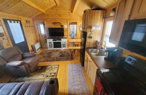 Eustis Cabin | 100 night. Atv trail. Great Bird,Bear, Deer and Moose Hunting. Sugarloaf