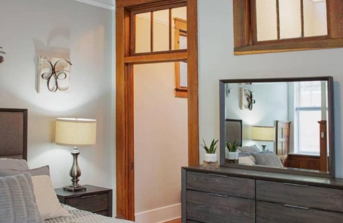 Historic Downtown Savannah Bed & Breakfast | 101 E Waldburg - Cozy Cottage just off of Forsyth Park