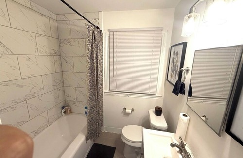 East Point House | 12 Min to Mercedes-Benz Stadium 2BR Sleeps 5 4 Min to MARTA