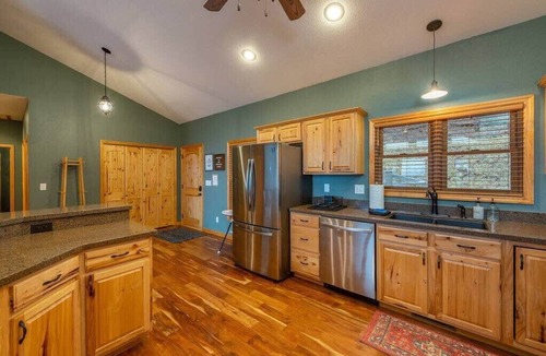 Wolf Laurel Cabin | 18 Hole Golf - Views For Miles - Hot Tub - Theater
