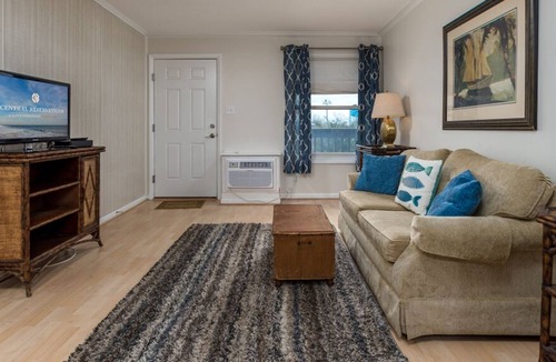 Caine Woods Condo | 1BR 1BA North Ocean City condo is close to popular restaurants, the movie theater, and family activities