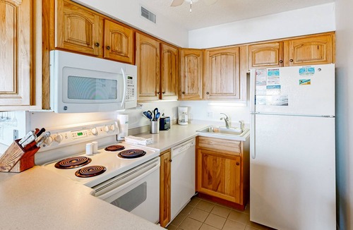 Duck Condo | 1BR Oceanfront condo with a pool and tennis court