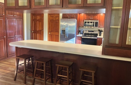 Honor House | 2-BDRM Honor townhome w/shared lake access & AC, pet friendly, newly remodeled