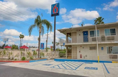 San Bernardino Apartment | 2 Full Beds | Smoking