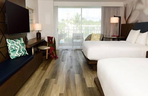 Nawiliwili Hotel | 2 Home-like Accommodations w/Balconies! Pool! Close to Wailua Homesteads Park!