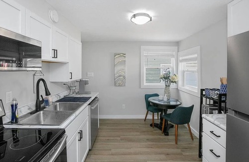 South Bend House | 2 King BR AC/DC Jim G Openings! Remodeled Gorgeous Pet OK 9 min Dome or Airport