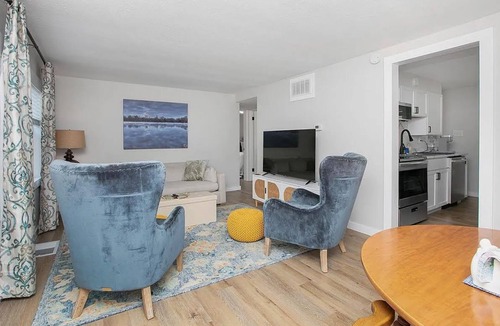 South Bend House | 2 King BR AC/DC Jim G Openings! Remodeled Gorgeous Pet OK 9 min Dome or Airport