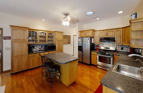Saratoga Springs House | 2 M to Track, 1 Mile to National Prime/Golf, 4 bedroom, 2.5 bath - sleeps 8-10