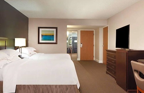 Nassau Bay Hotel | 2 Serene Rooms with Marina Views, Ideal for Family Getaways