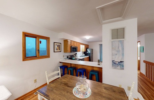 Sea Acres Condo | 2-Story Condo near the Beach w/Outdoor Shower, Shared Pool & Tennis, Central AC