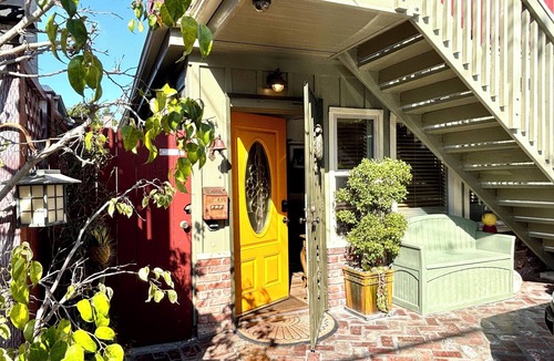 Old Towne Cottage | 🌊 2026 @ the Pineapple Cottage. Steps to Ocean. 🌊 RELAX & ENJOY 😎the beach.⛱️🌊