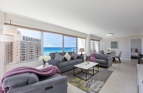Waikiki Apartment | 26 FREE Parking Ocean Front 2br-Waikiki Ala Moana