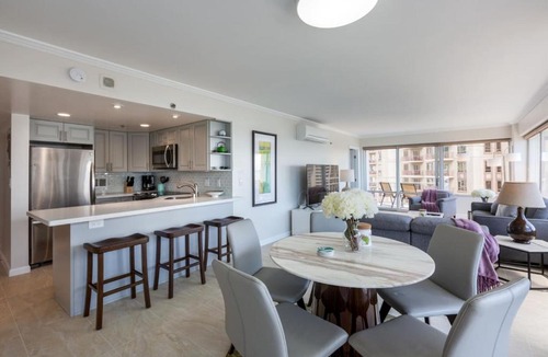 Waikiki Apartment | 26 FREE Parking Ocean Front 2br-Waikiki Ala Moana