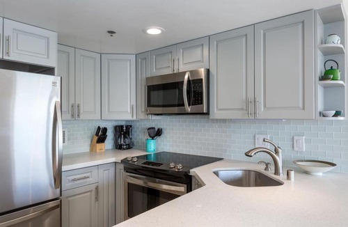 Waikiki Apartment | 26 FREE Parking Ocean Front 2br-Waikiki Ala Moana