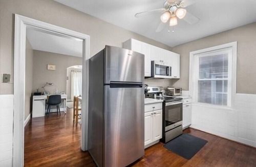 Clifton Heights Apartment | 2BD 2BA Duplex in quiet South City with easy access to I-44, near hospitals, parks, etc. Each unit has a queen bed, kitchen, fast WiFi, smart TV, and in-unit laundry. Ideal for solo travel, couples, or professionals. Free parking. No smoking.
