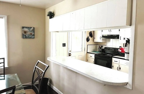 East Point House | 2Bd Townhome w No Extra Fees+Office Space+FULL Kitchen+Digital TV+Bean Chair+WD
