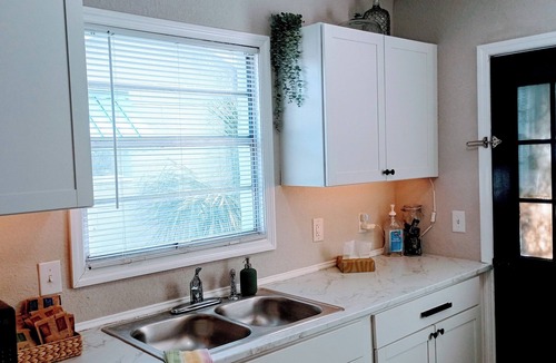 Brentwood House | 2BR/1BA near Jax Zoo - Welcome, Train Enthusiasts!