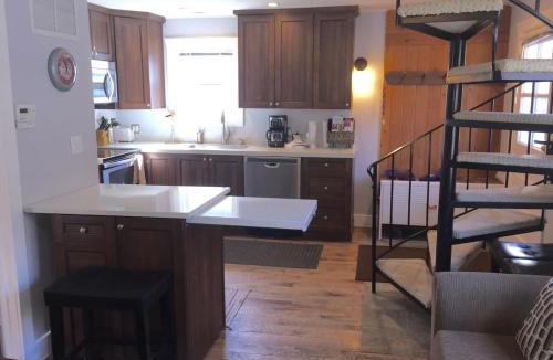 North Park City Apartment | 2br Empire Avenue WALK to Lifts and Main St - No Car Required!