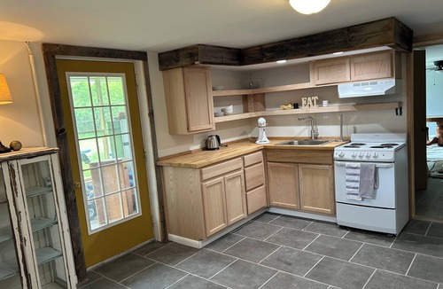 Greenwich Apartment | 2BR/Private Entrance+Driveway, W/D, Near Saratoga/Freshly Renovated & Bespoke